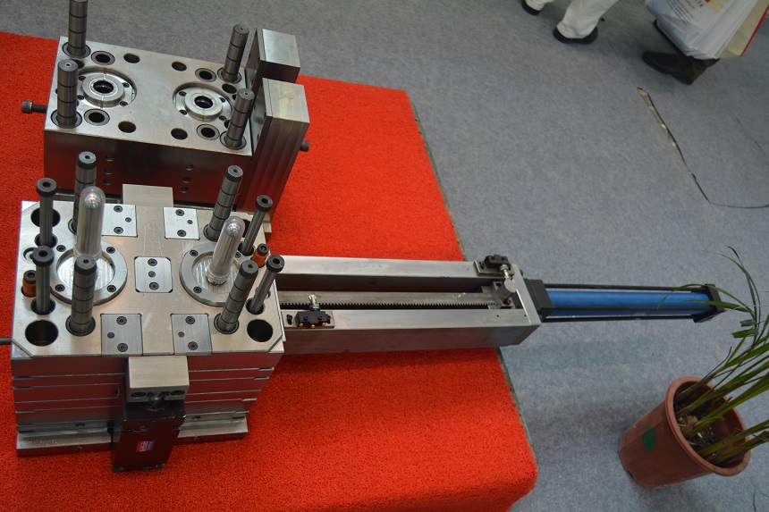 injection mold service in China