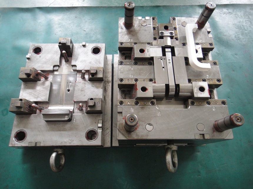 plastic injection mold tooling