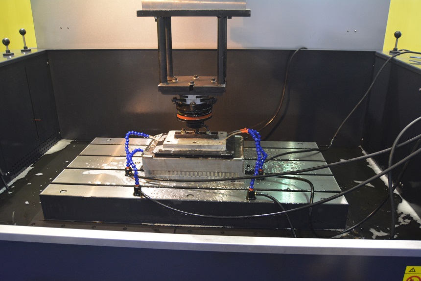 injection mold maker